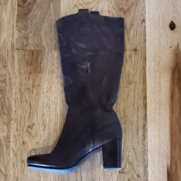 Frye Shoes - PRICE DROP FOR QUICK SALE!Frye Boots ~ Never Worn❤